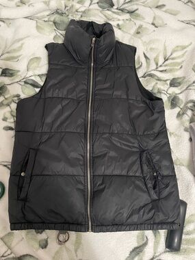 Old Navy Black Fleece Puffer Vest